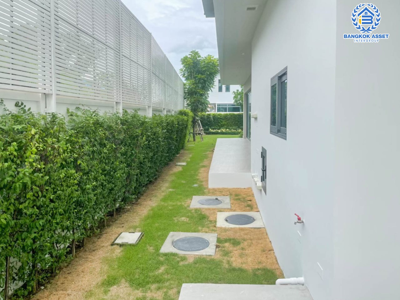 *****บ้านเดี่ยวมือสอง ม.เดอะพาวิลล่า กาญจนาภิเษก-บางบอน3 เนื้อที่ 199 ตร.ว. ฟังก์ชัน 5 นอน 6 น้ำ 2 ห้องแม่บ้าน 6 ที่จอดรถ บนทำเลศักยภาพ เชื่อมต่อถนนหลายเส้น ไม่ว่าจะเป็น ถ.เอกชัย, ถ.เพชรเกษม69, ถ.พระราม2 และใกล้จุดขึ้นทางด่วน "อาจณรงค์-รามอินทรา"